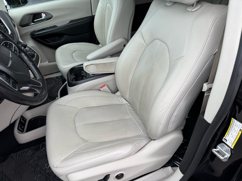 2021 Chrysler Pacifica Image 16