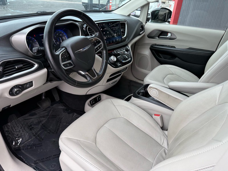 2021 Chrysler Pacifica Image 17