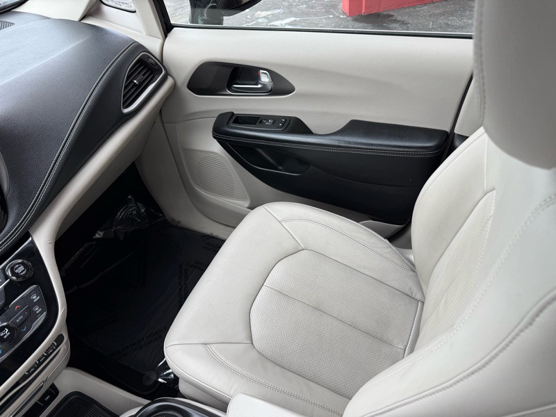 2021 Chrysler Pacifica Image 19