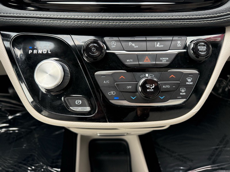 2021 Chrysler Pacifica Image 21