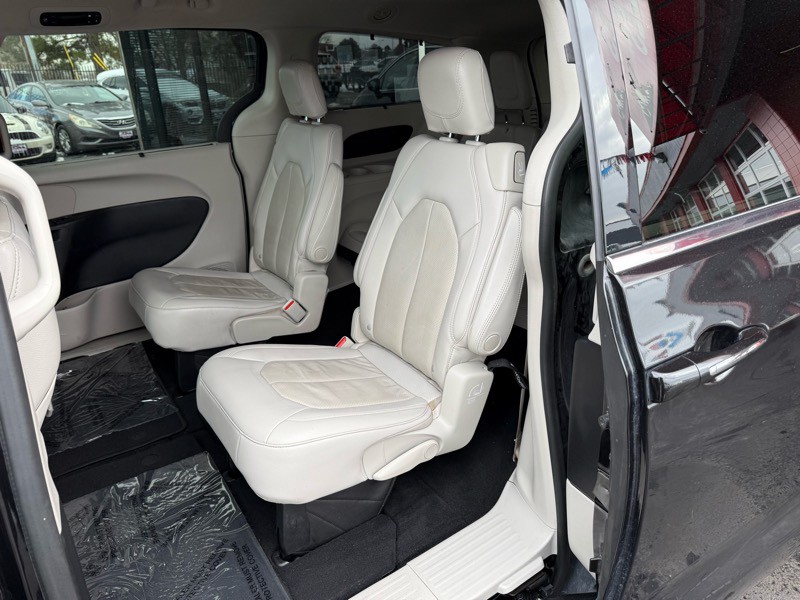 2021 Chrysler Pacifica Image 30