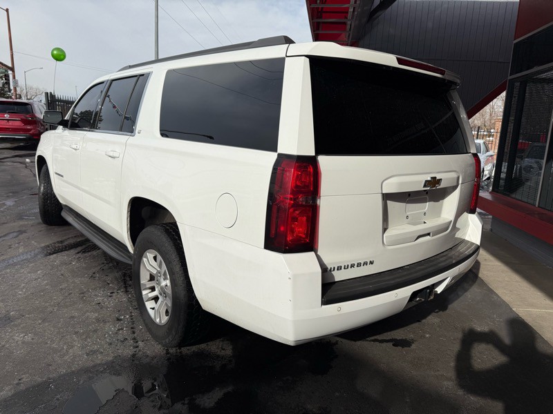 2018 Chevrolet Suburban Image 3