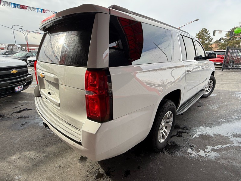 2018 Chevrolet Suburban Image 6