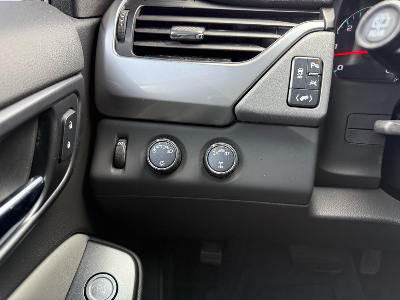 2018 Chevrolet Suburban Image 24