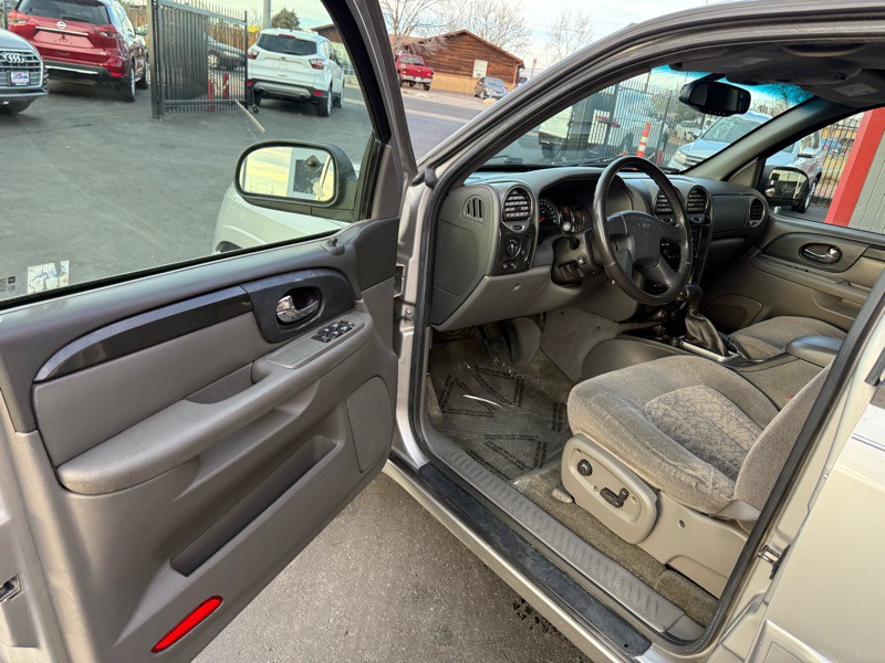 2004 GMC Envoy Image 11