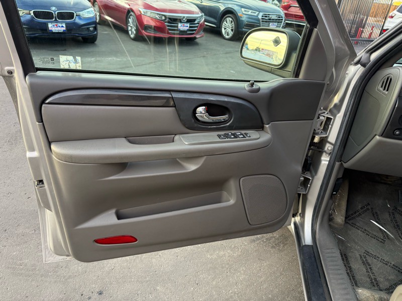 2004 GMC Envoy Image 12