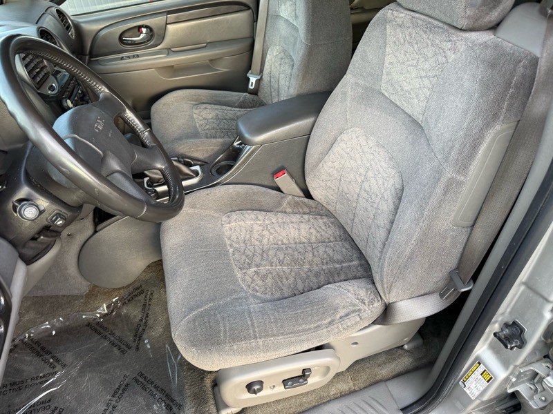 2004 GMC Envoy Image 13