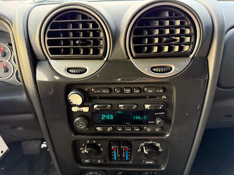 2004 GMC Envoy Image 17