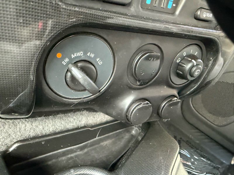 2004 GMC Envoy Image 19