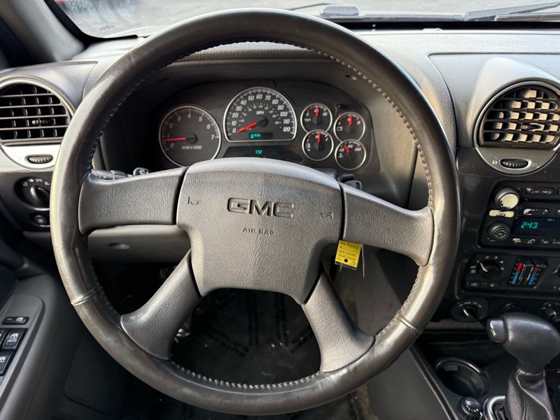 2004 GMC Envoy Image 24