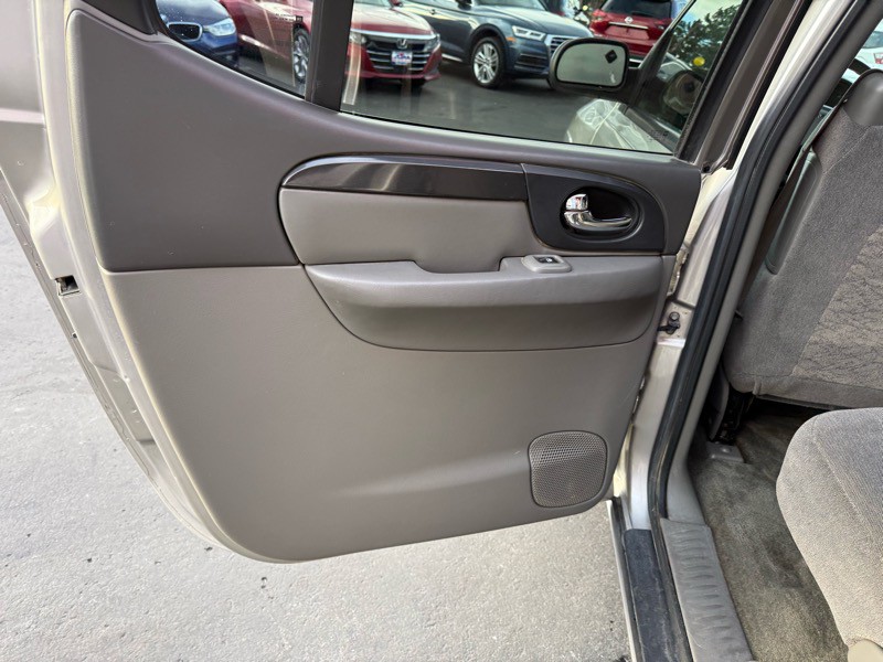 2004 GMC Envoy Image 28