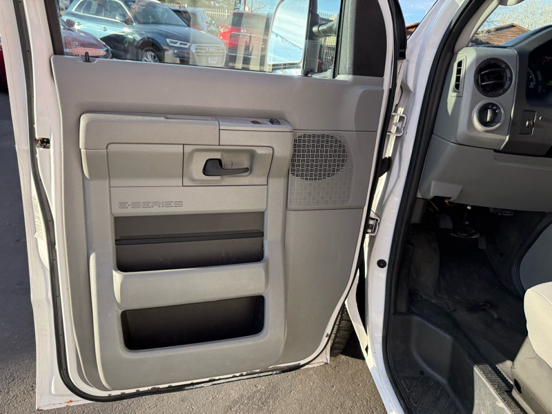 2013 Ford Econoline Image 14