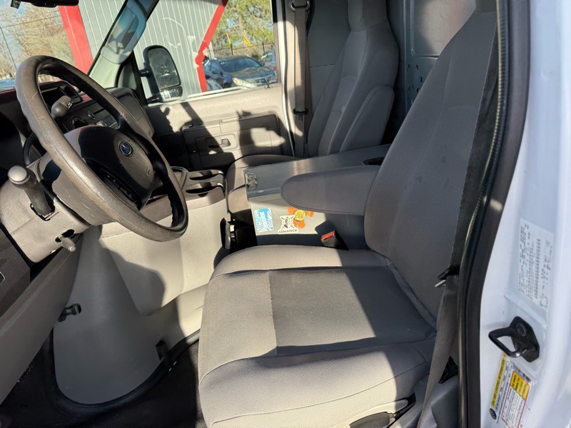 2013 Ford Econoline Image 15