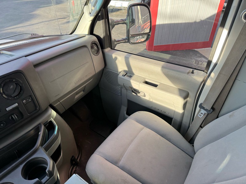 2013 Ford Econoline Image 21