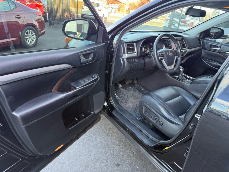 2015 Toyota Highlander Image 13
