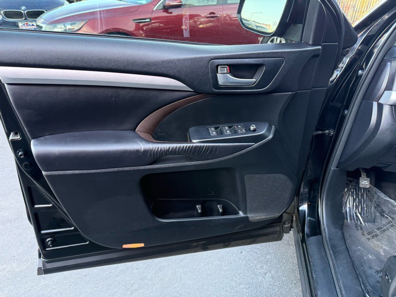 2015 Toyota Highlander Image 14