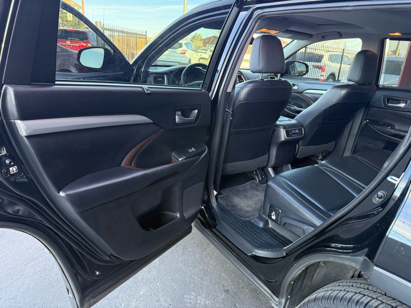 2015 Toyota Highlander Image 28