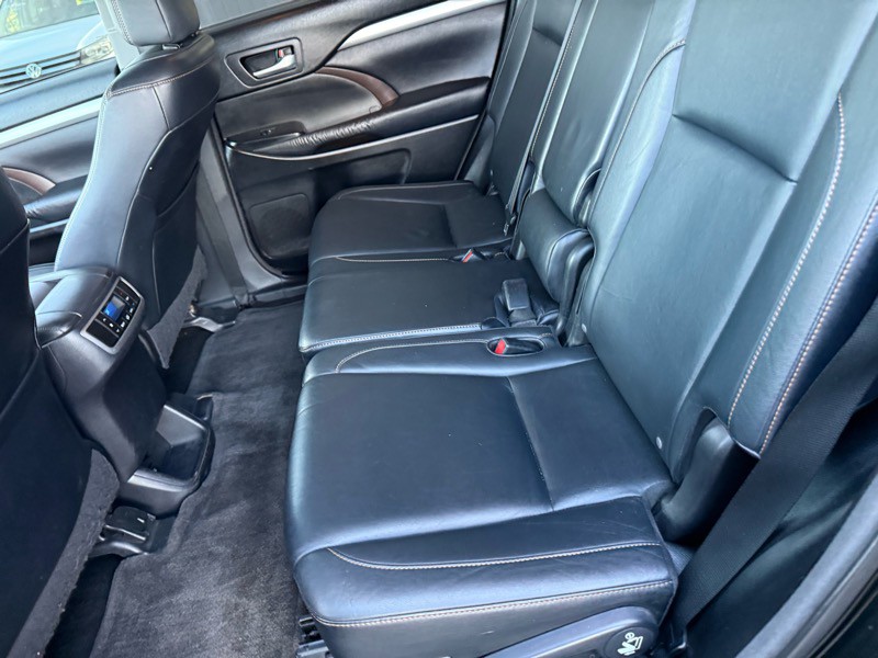 2015 Toyota Highlander Image 30