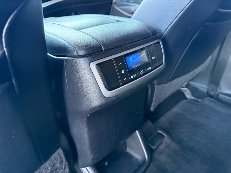 2015 Toyota Highlander Image 31