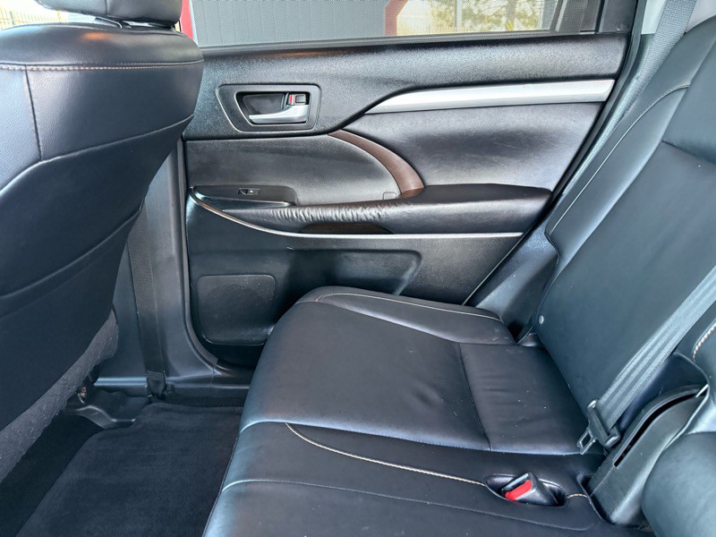 2015 Toyota Highlander Image 32
