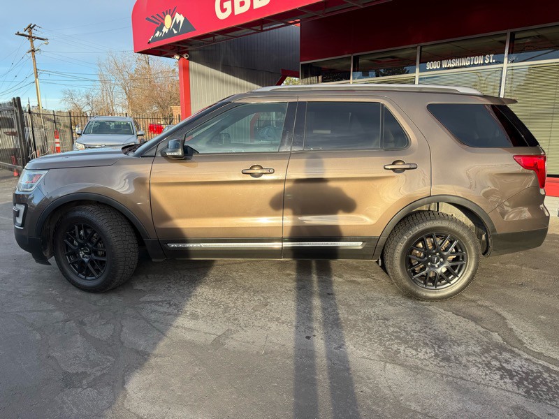 2016 Ford Explorer Image 2