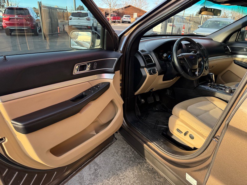 2016 Ford Explorer Image 10