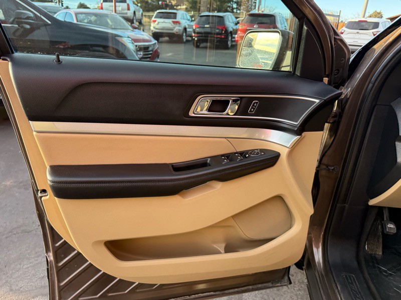 2016 Ford Explorer Image 11