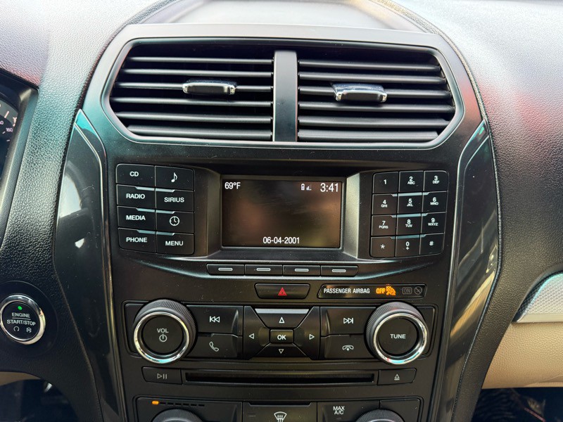 2016 Ford Explorer Image 16