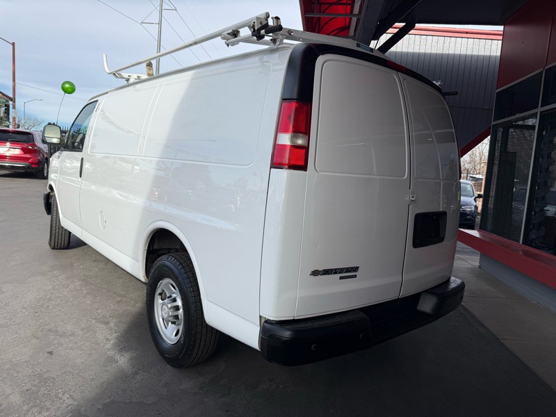 2015 Chevrolet Express Image 3