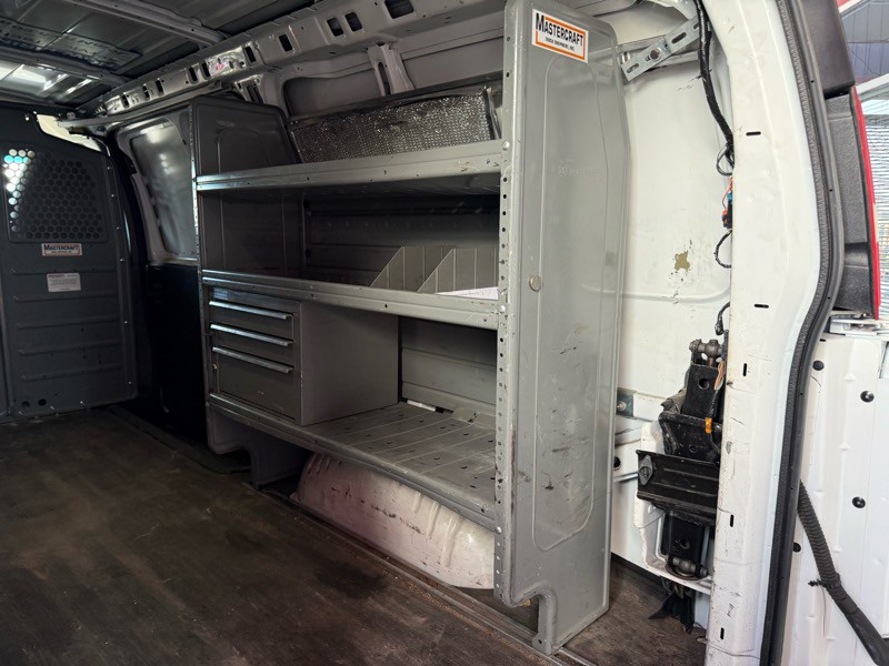 2015 Chevrolet Express Image 7