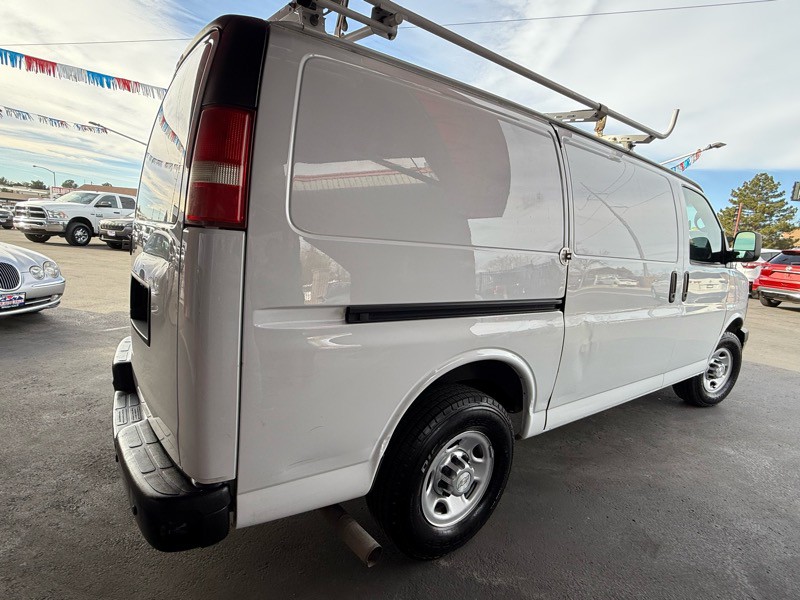 2015 Chevrolet Express Image 8