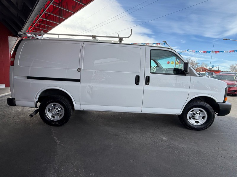 2015 Chevrolet Express Image 9