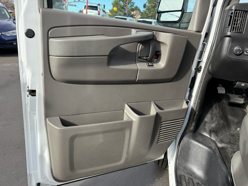 2015 Chevrolet Express Image 14