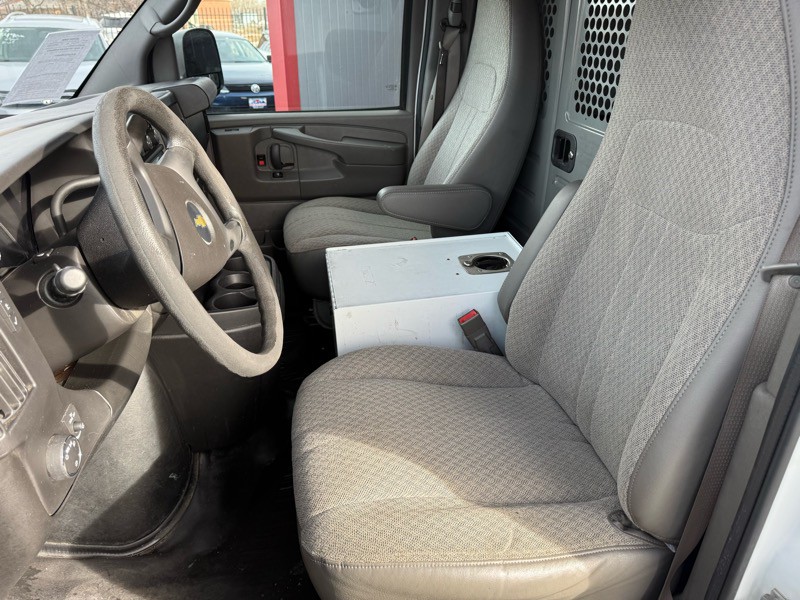 2015 Chevrolet Express Image 15