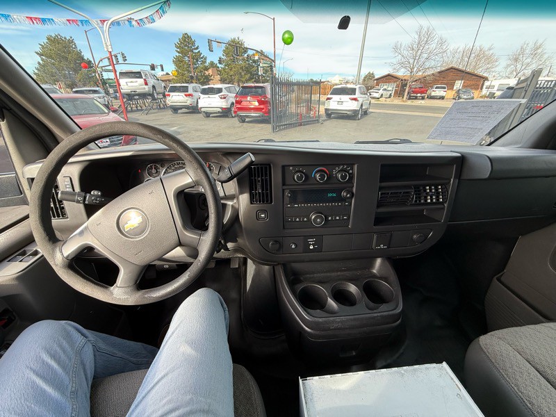 2015 Chevrolet Express Image 16