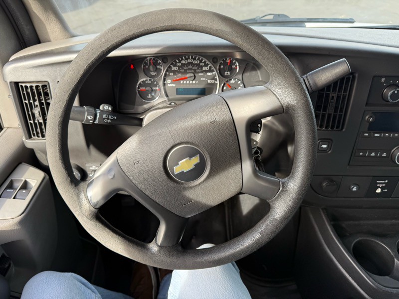 2015 Chevrolet Express Image 21