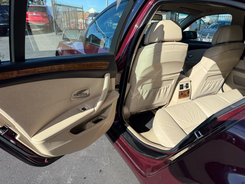 2009 BMW 5 Series Image 26