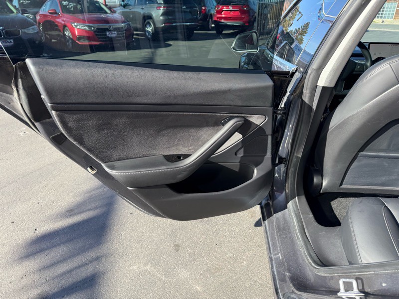 2020 Tesla Model 3 Image 21