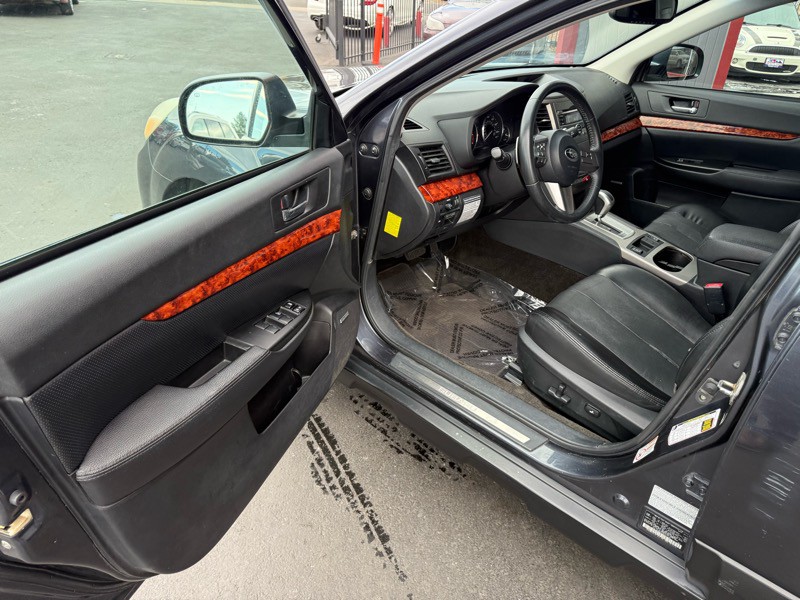 2011 Subaru Outback Image 12