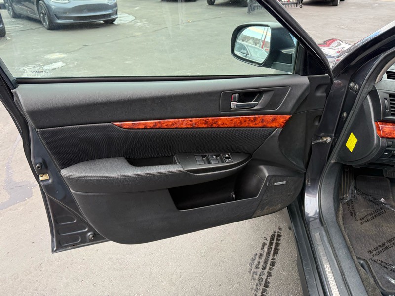 2011 Subaru Outback Image 13