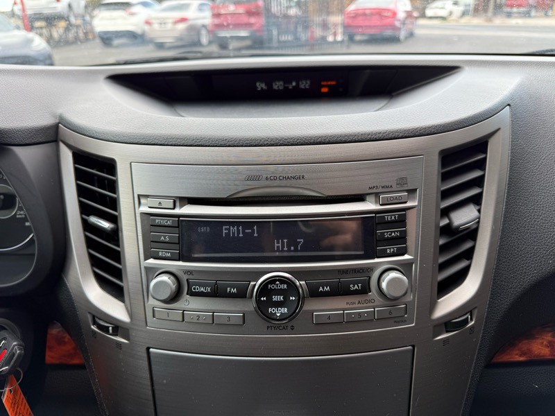 2011 Subaru Outback Image 18