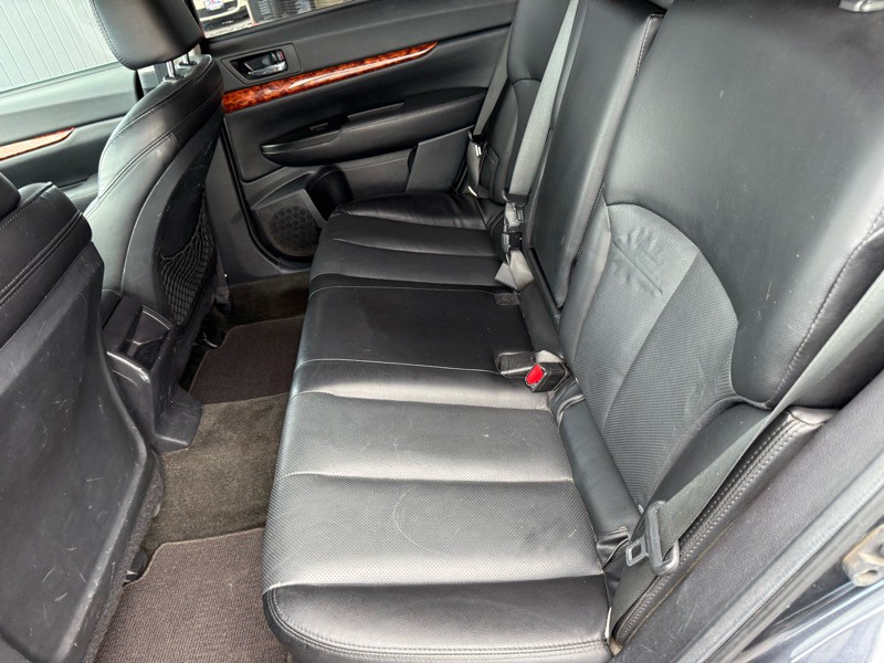 2011 Subaru Outback Image 28