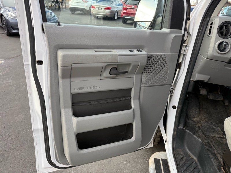 2014 Ford Econoline Image 12