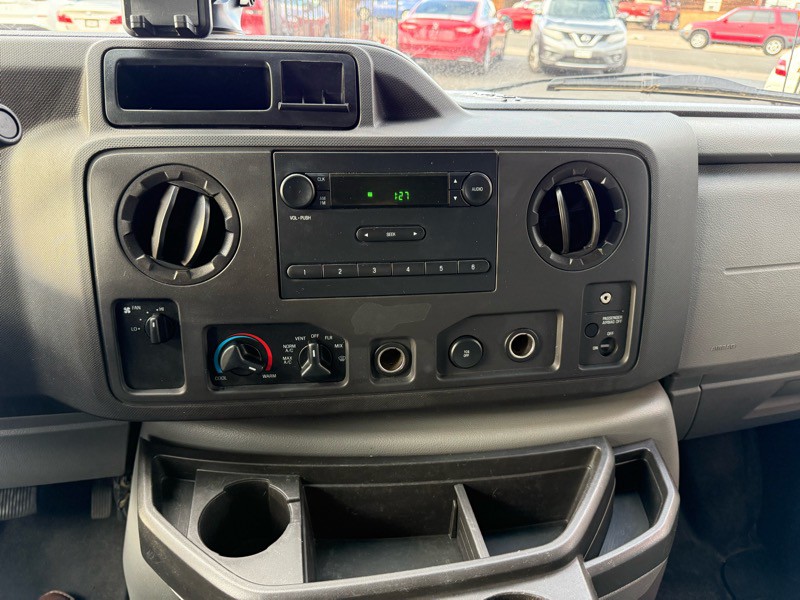 2014 Ford Econoline Image 17