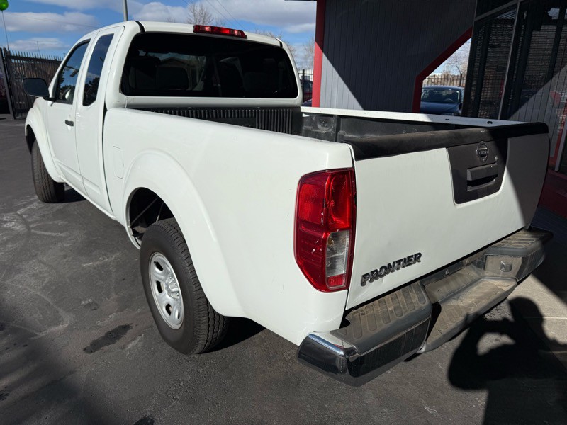 2016 Nissan Frontier Image 3