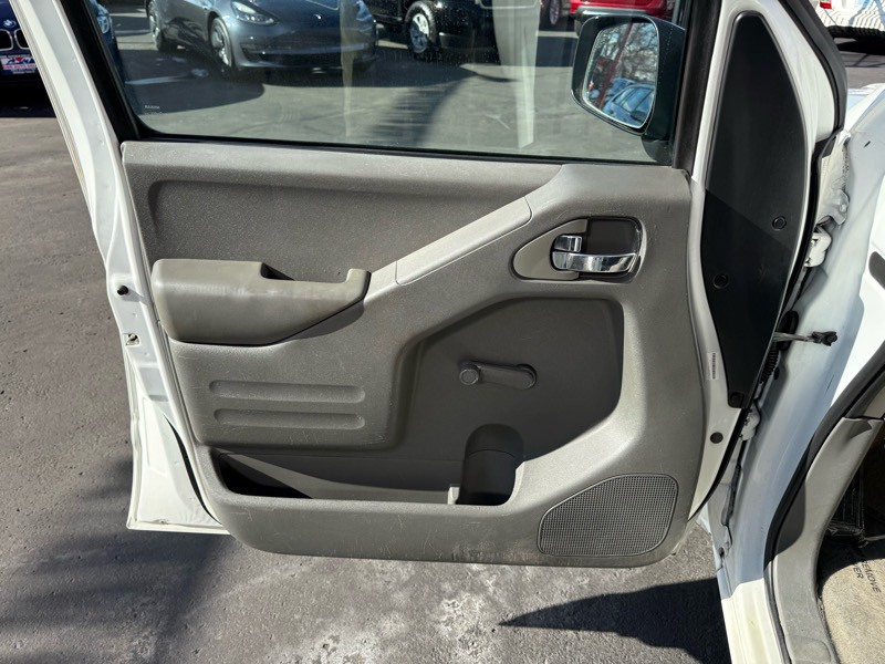 2016 Nissan Frontier Image 12