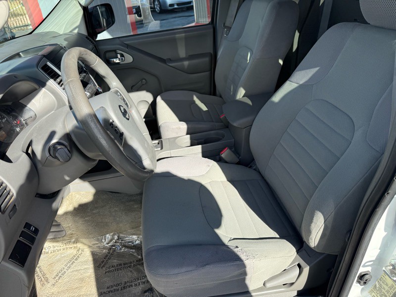 2016 Nissan Frontier Image 13