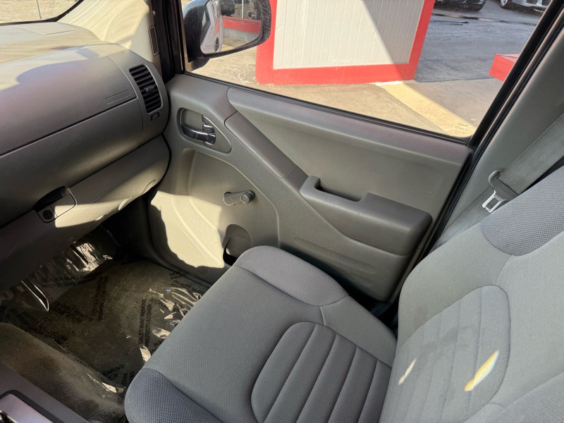 2016 Nissan Frontier Image 19