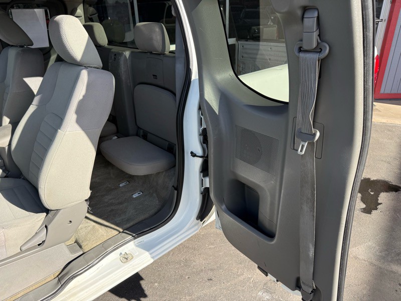 2016 Nissan Frontier Image 23