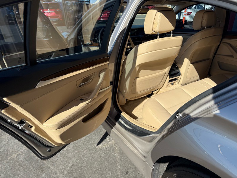 2012 BMW 5 Series Image 27